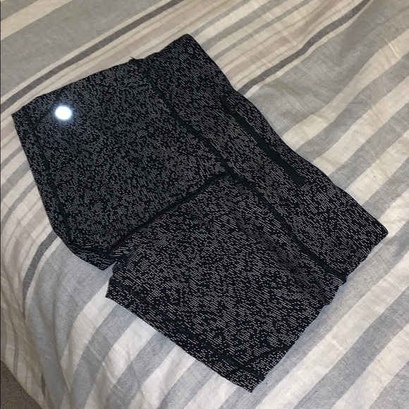 Lululemon spandex shorts - Picture 3 of 4